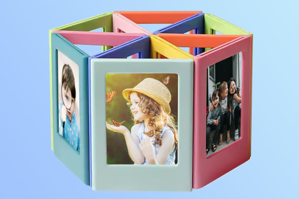 Magnetic mini photo frame